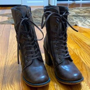 Pierre Dumas brown wedged lace up boots size 6 1/2